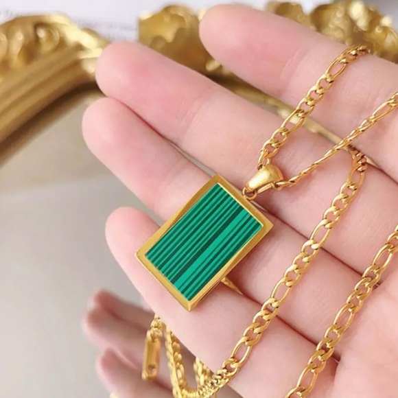 18GP Malachite Necklace - Picture 3 of 4